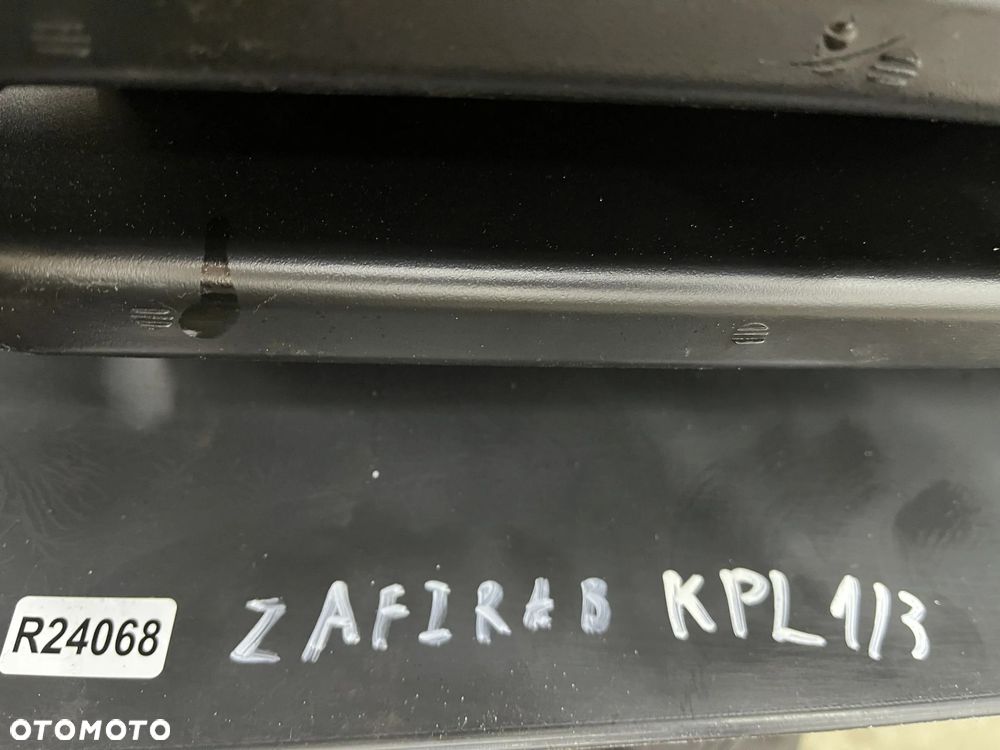 Tunel środkowy Opel Zafira B 05-14r. uchwyt na kubki tylne kratki nawiewu EU 13144422 - 18