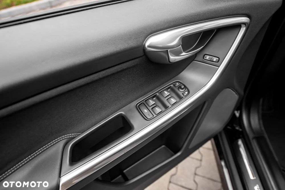 Volvo XC 60 D4 AWD Summum - 21