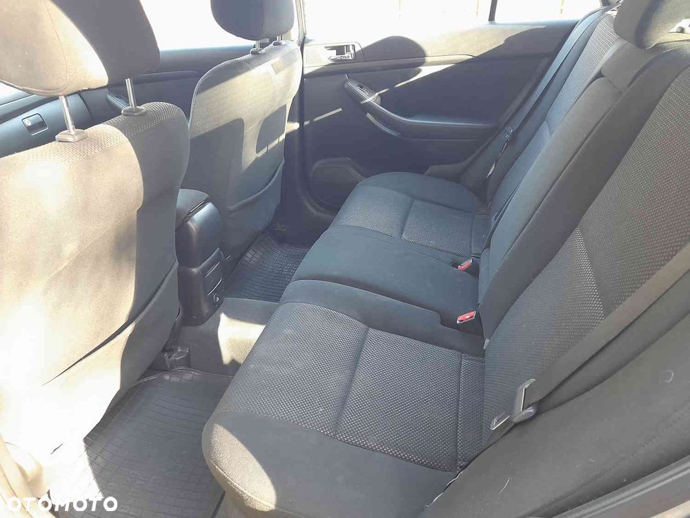 Toyota Avensis 2.0 VVT-i Sol plus - 17