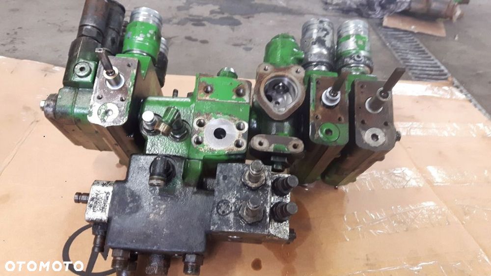 ROZDZIELACZ HYDRAULICZNY AL209370 JOHN DEERE 6125R - 5