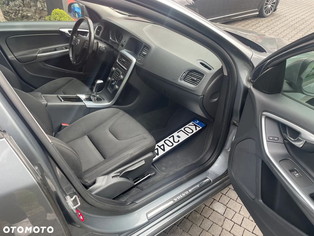 Volvo V60 D3 Momentum - 16