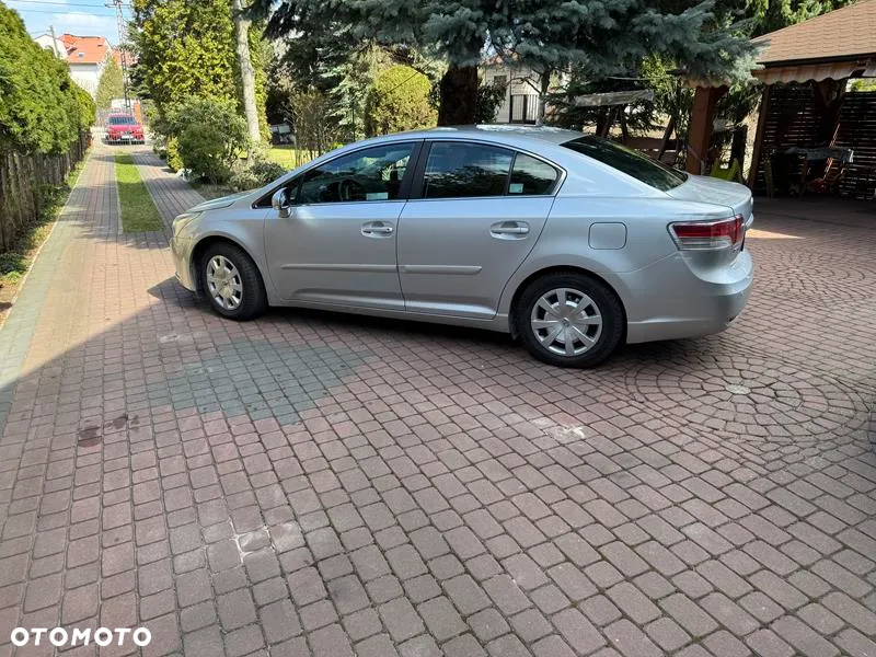 Toyota Avensis 1.8 Luna - 11