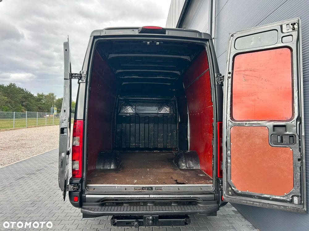 Iveco Daily 40C21 35C21 3.0 HPI L3H2 Średniak **KLIMA**Hak 3,5t.**NA BLIŹNIAKACH**Sprowadzony**2014R** - 9