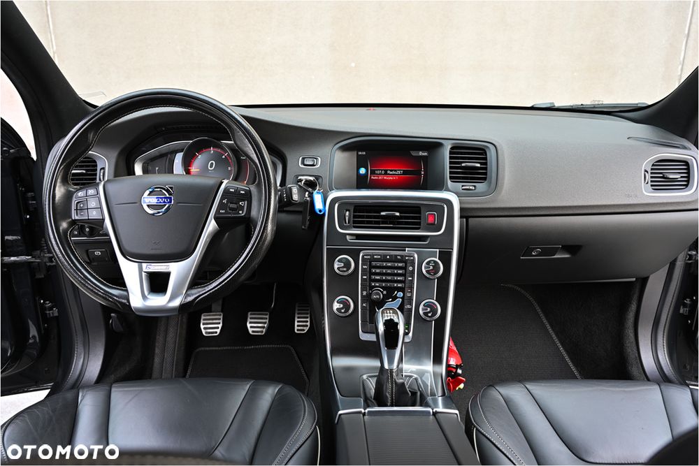 Volvo V60 D3 R-Design - 17