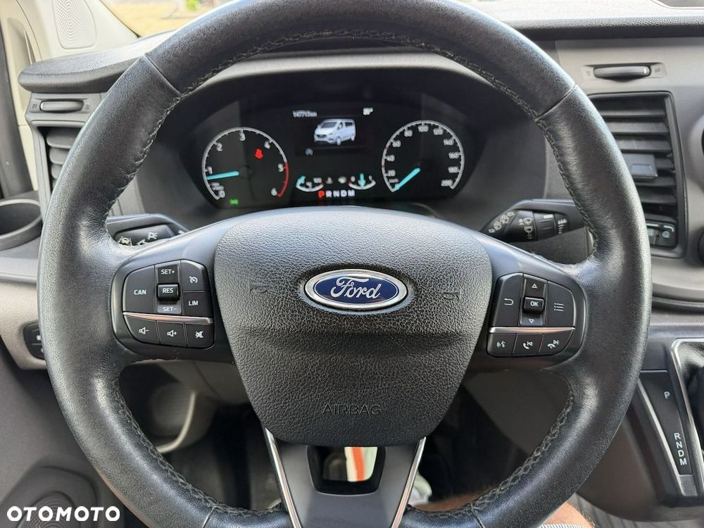Ford Tourneo Custom - 35