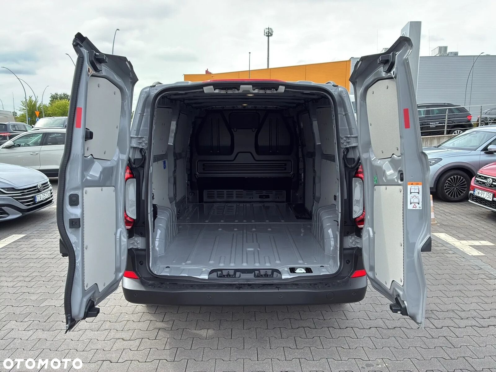 Volkswagen Transporter T7 PanAmericana/Furgon (L2) AUTOMAT, 2.0 TDI 150KM, r.o. 3500 mm - 10
