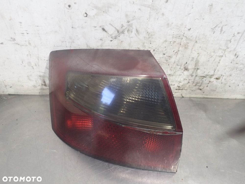 LAMPA LEWA TYLNA AUDI A4 B6 2.5 TDI QUATTRO - 2