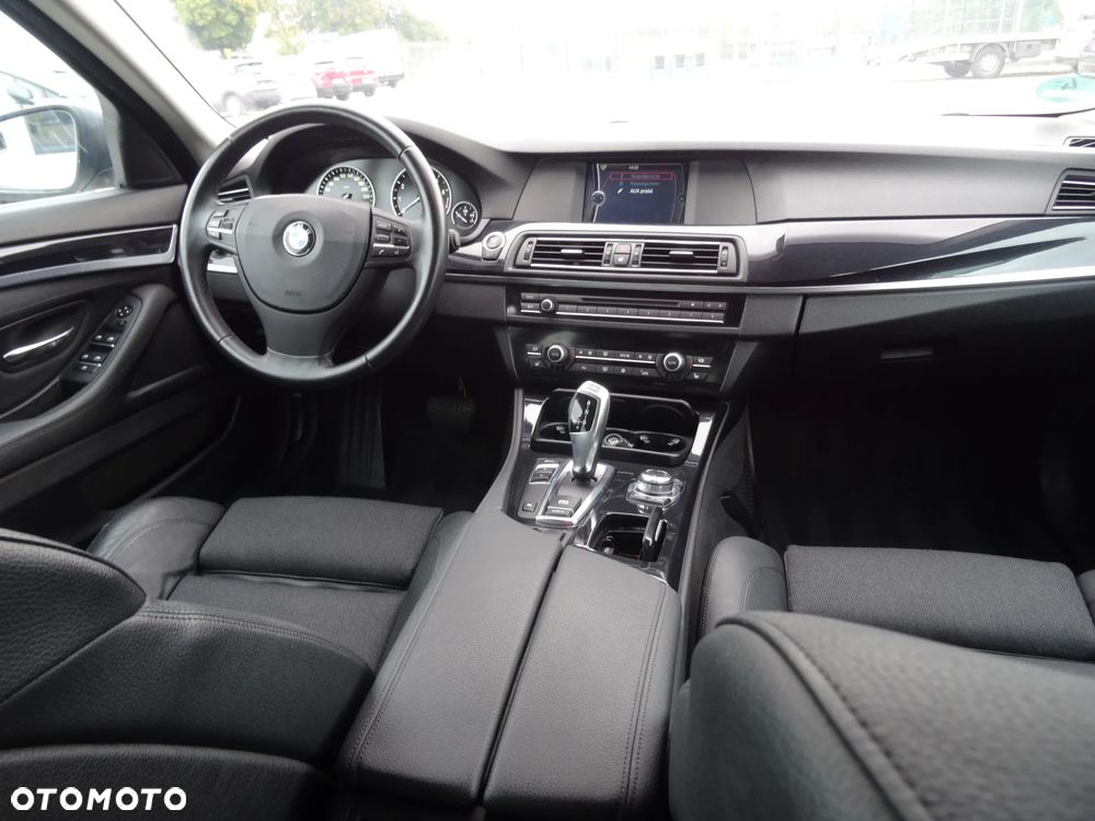 BMW Seria 5 520i Sport-Aut - 14