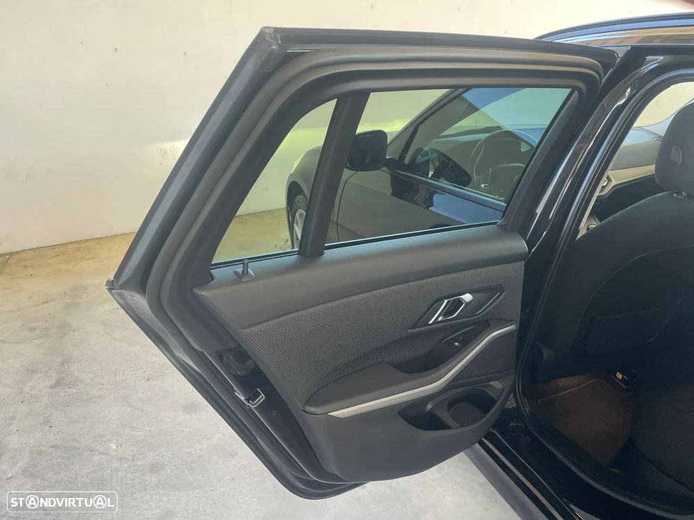 BMW 330 e Auto - 12