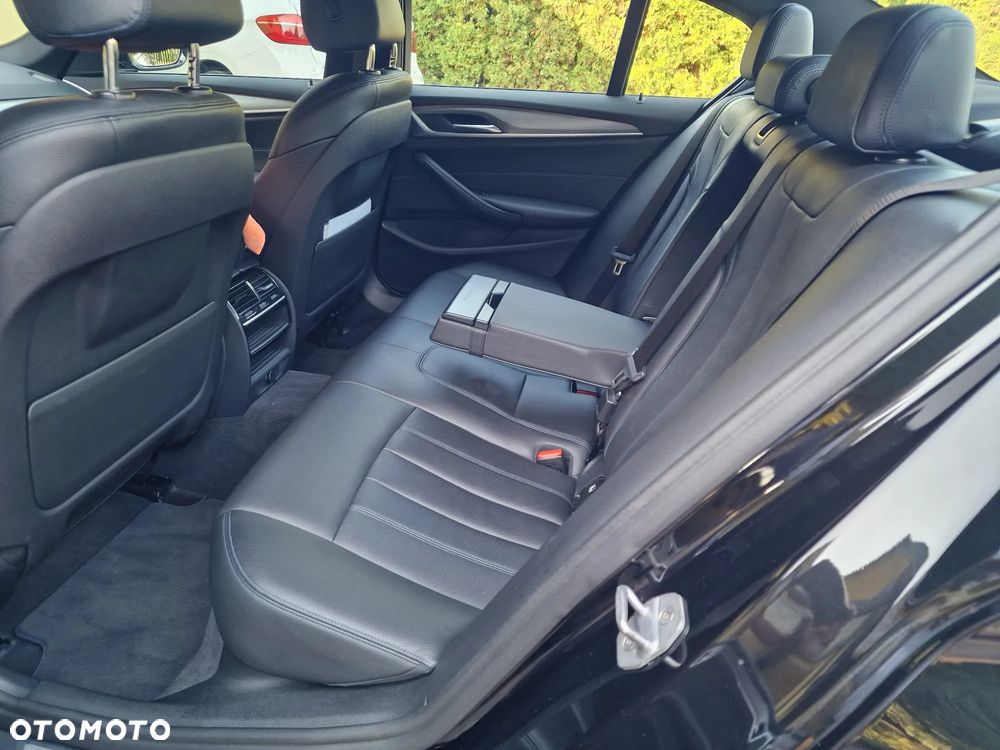 BMW Seria 5 520d xDrive - 11