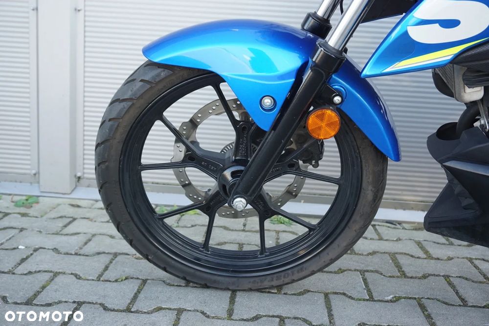 Suzuki GSX - 11