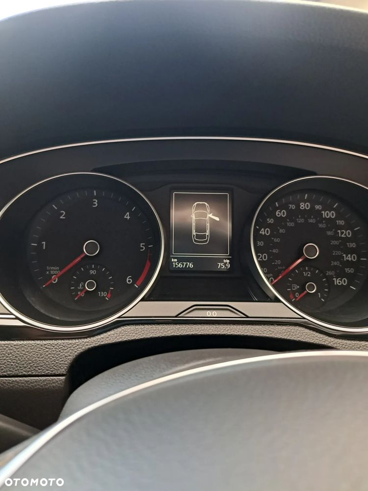Volkswagen Passat - 12