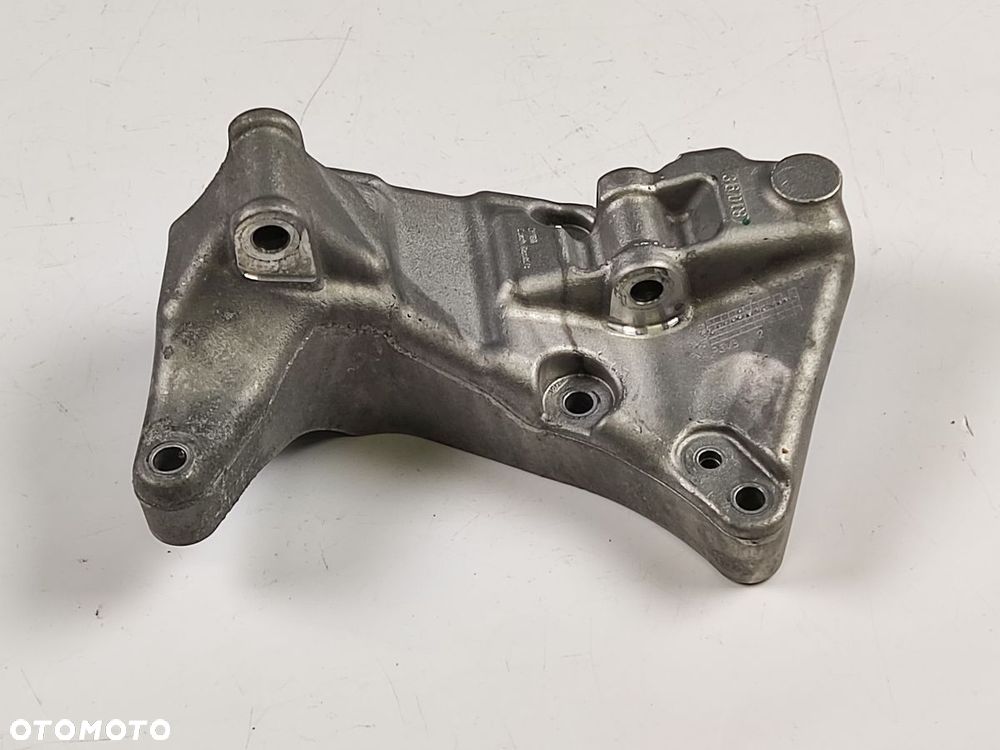 VOLVO XC40 2.0T T4 17-21r Łapa Mocowanie Alternatora - 4