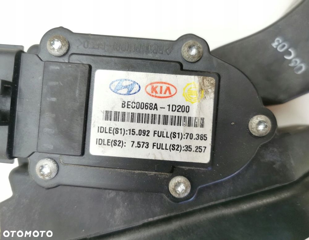 POTENCJOMETR GAZU KIA CARENS III 2.0 CRDI 32726-1D200 - 3