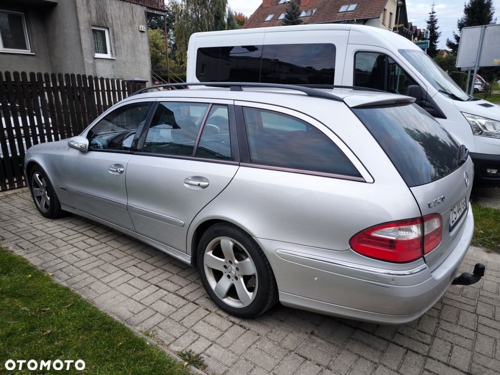 Mercedes-Benz E-Class 2004 photo 3