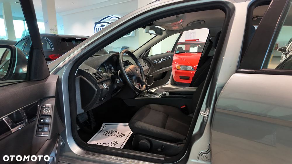 Mercedes-Benz Klasa C 180 T Kompressor Automatik - 23