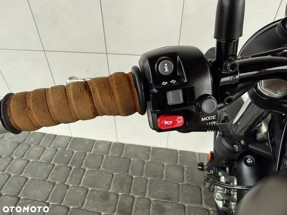 Triumph Street Twin - 36