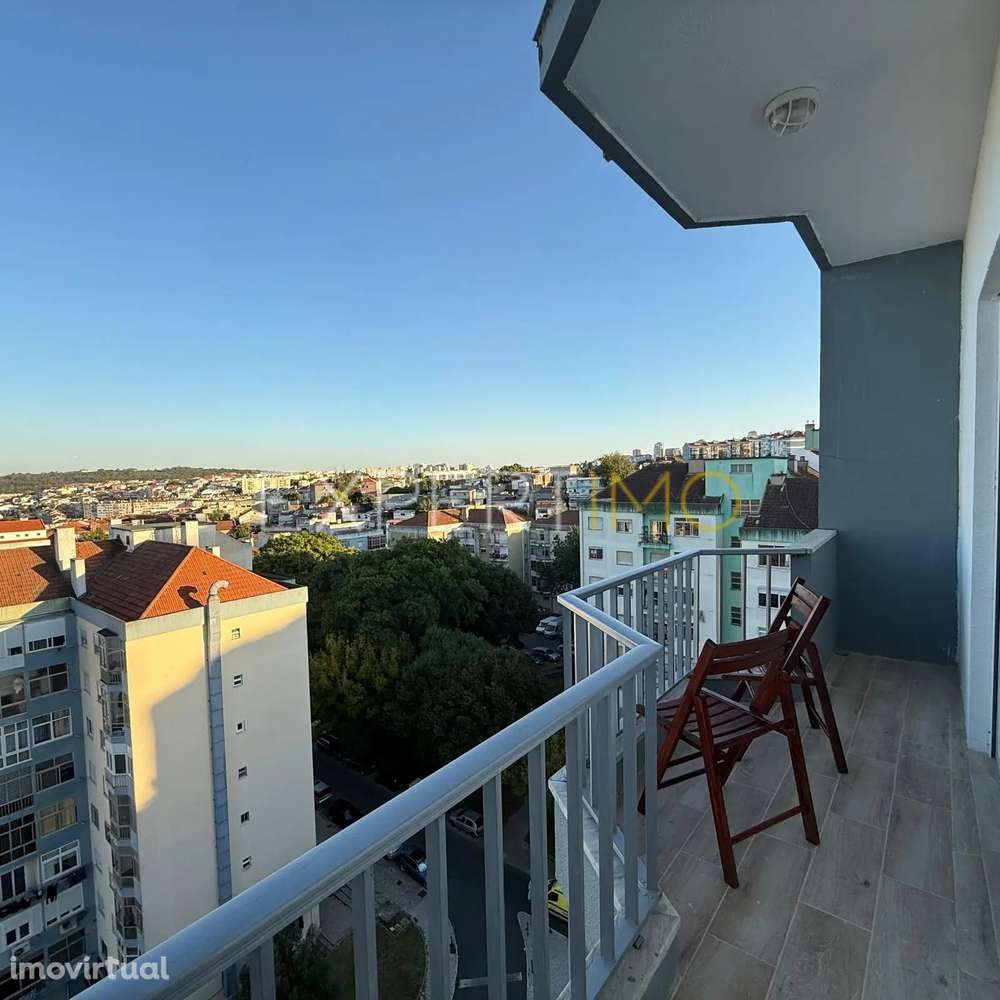 Apartamento com 3 quartos totalmente remodelado na Reboleira... - Grande imagem: 2/12