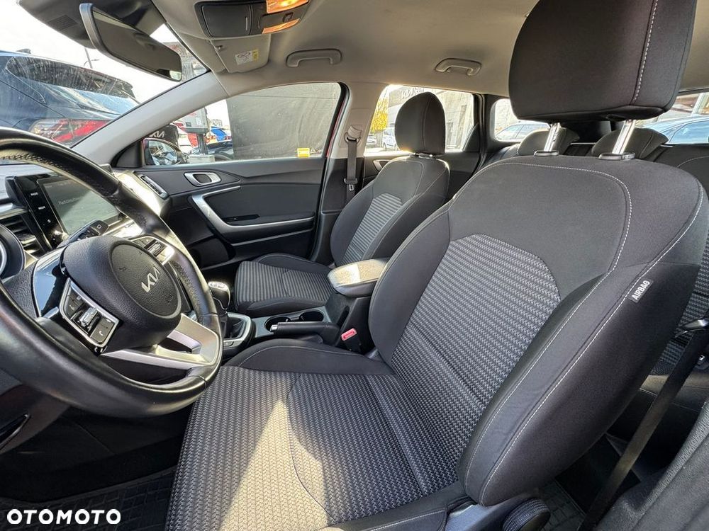 Kia Ceed 1.5 T-GDI M - 10