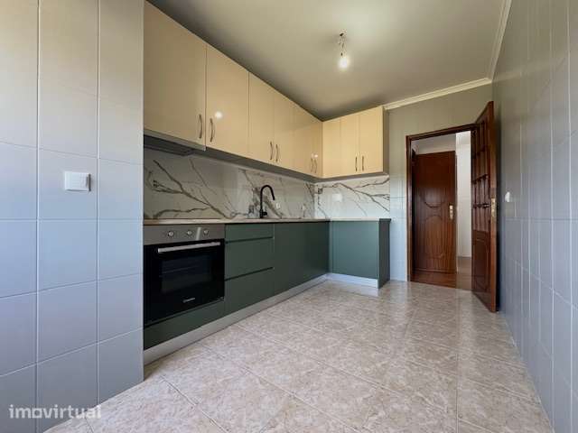 T3 Rio Tinto, remodelado, garagem fechada, próx do Metro, bons acessos - Grande imagem: 2/28