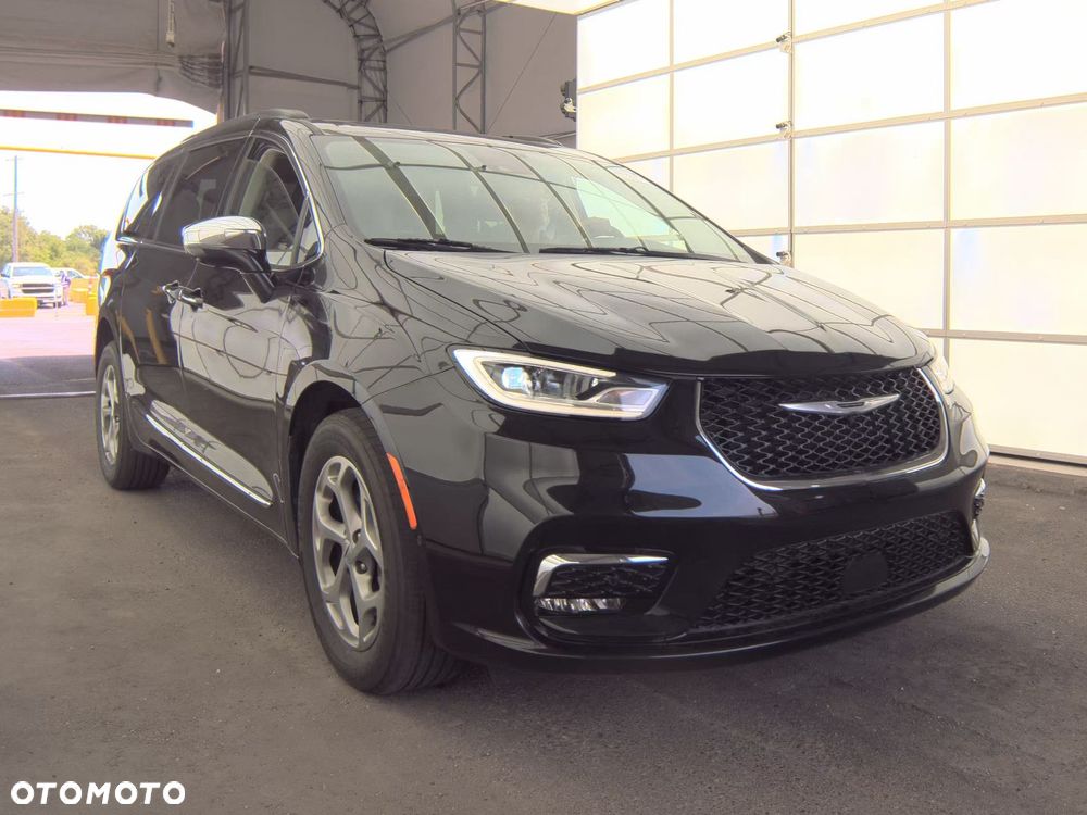 Chrysler Pacifica - 4