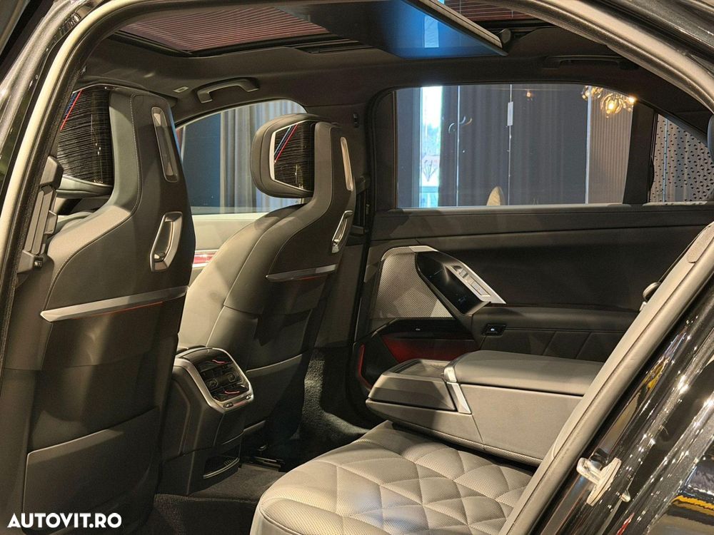 BMW Seria 7 740d xDrive MHEV - 26