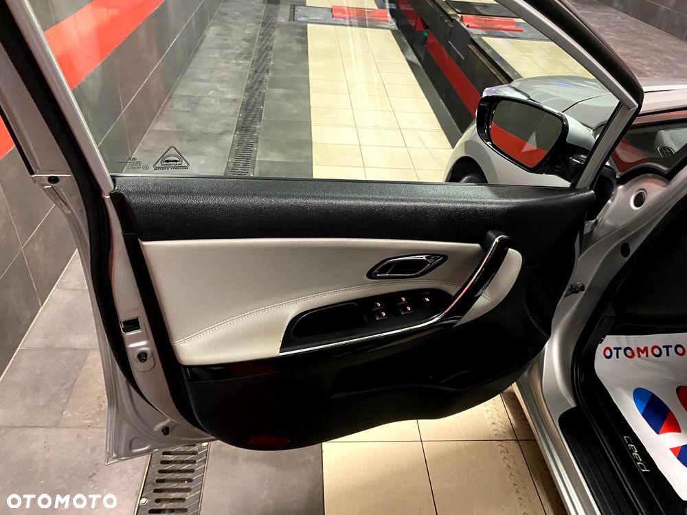 Kia Ceed 1.6 GDI Platinum Edition - 17