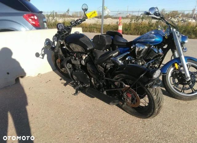 Triumph Bonneville Bobber - 11