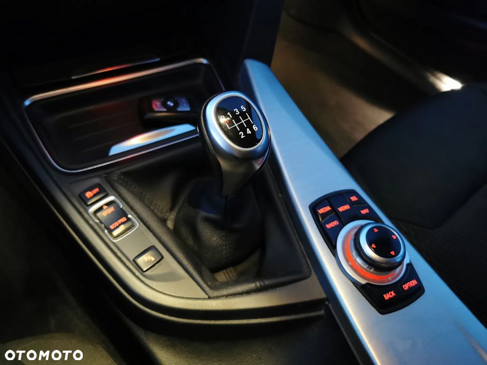 BMW Seria 3 320d Touring xDrive - 30