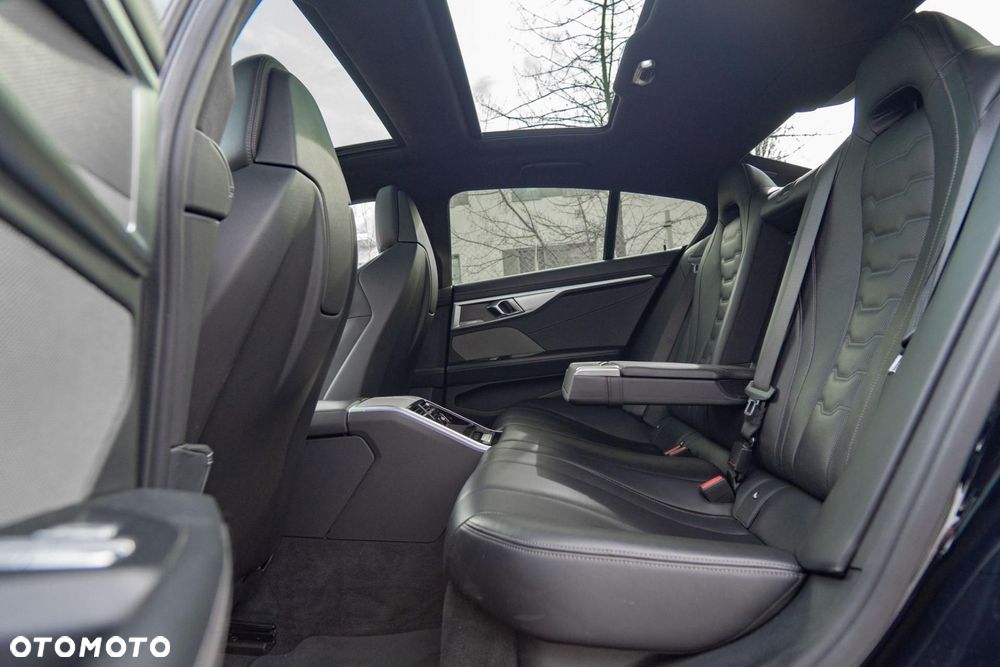 BMW Seria 8 M850i xDrive - 15