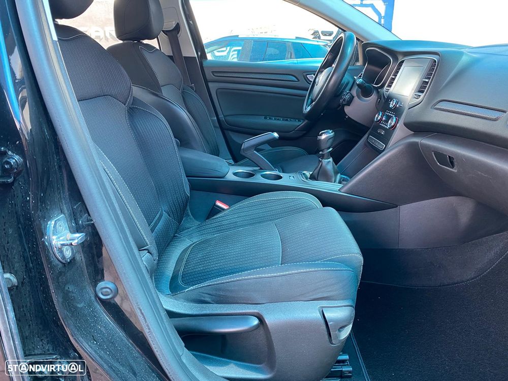 Renault Mégane Sport Tourer BLUE dCi 115 ZEN - 23
