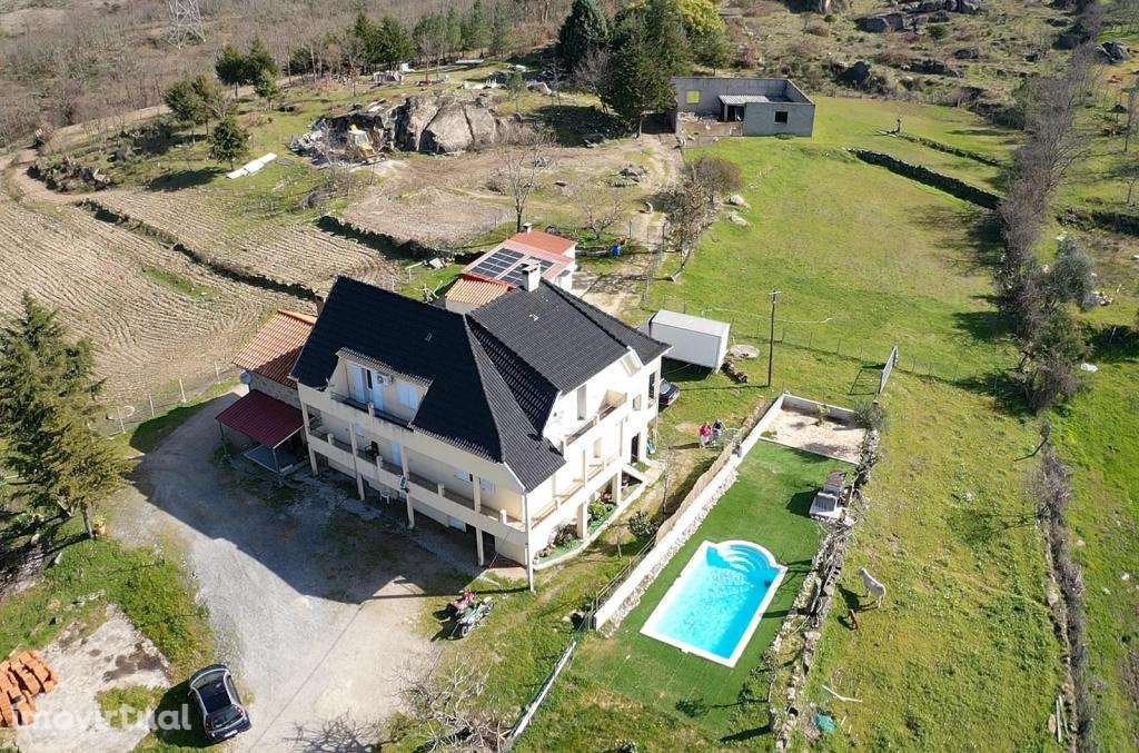 Vende-se Quinta com 3 Moradias - Grande imagem: 4/19