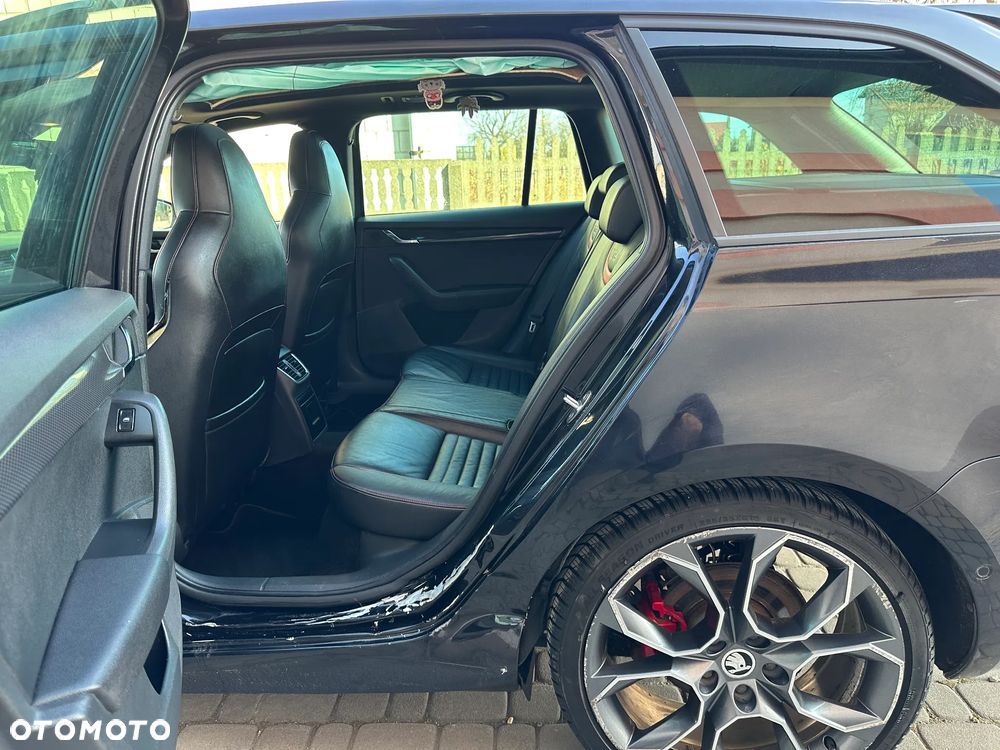 Skoda Octavia 2.0 TDI DSG RS - 16