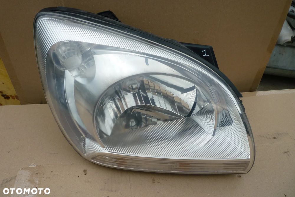 lampa prawa Kia Sportage II - 1