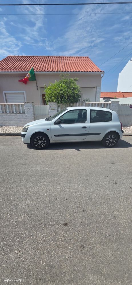Renault Clio 1.2 16V Confort - 1