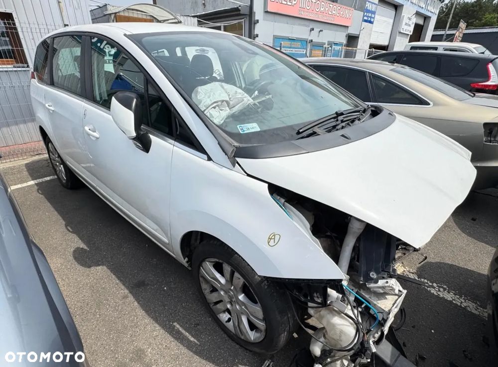 Silnik Peugeot 5008 2012 poj. 1.6 EHDI kod silnika 9HR - 7