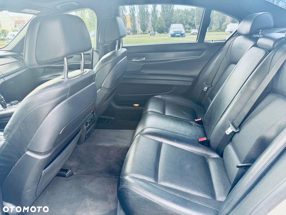 BMW Seria 7 750Li xDrive - 12