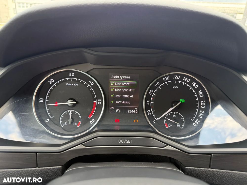 Skoda Superb 2.0 TDI DSG Ambition - 5