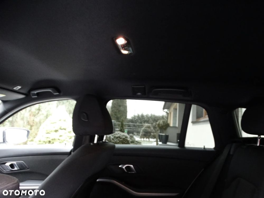 BMW Seria 3 318d Edition M Sport Shadow - 18