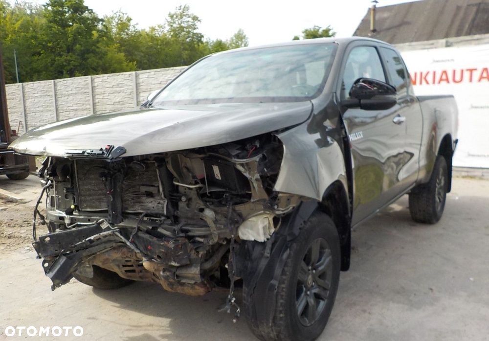Toyota Hilux - 10