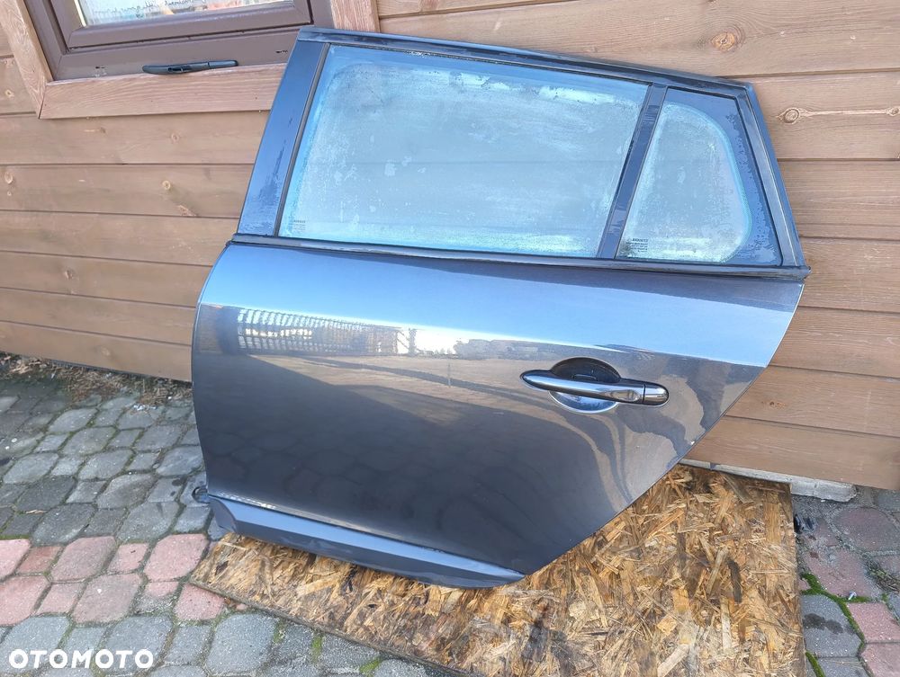 Drzwi lewy tył Renault Megane III KOMBI TEB66