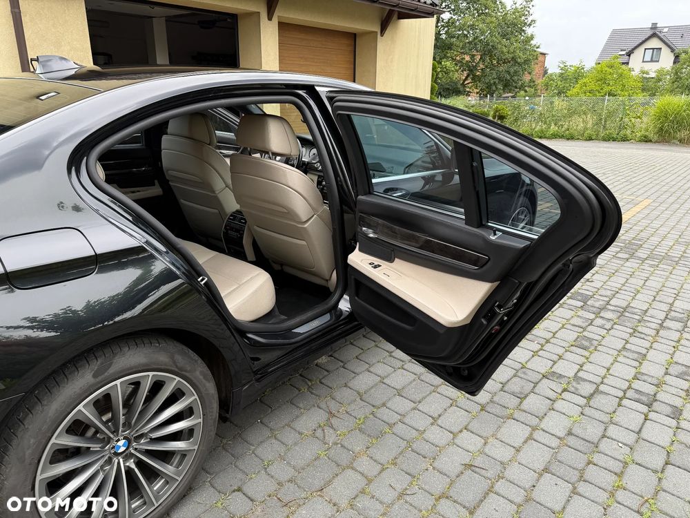 BMW Seria 7 740d - 28