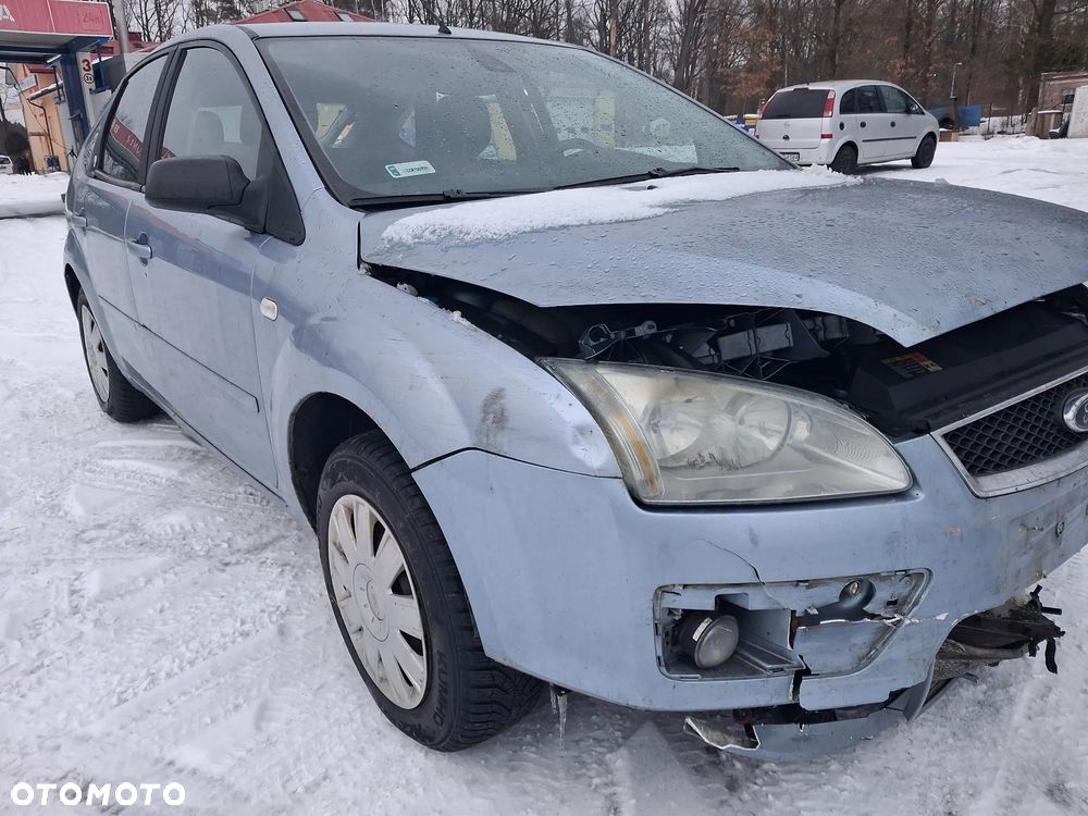 Ford Focus Mk2 2 II HB GHIA silnik 1.6 TDCi HDi 110KM GBDA 10JB alternator turbina skrzynia biegów manual sprzęgło drzwi lewe prawe klapa zderzak błotnik lusterko kolor Z3 Błękit niebieski lampa tył czujniki PDC blenda zamek belka sanki tłumik wydech zwrotnica mcperson maglownica pompa wspomagania paliwa przewód sterownik radio boczek fotel fotele szyba czołowa czujnik podszybie wiązka panel sterownik silnika abs serwo belka konsola kierownica osłona atrapa zacisk podłokietnik tapicerka podsufitka lampka rozrusznik alternator klimatyzacja kierownica NA CZĘŚCI WSZYSTKIE CZĘŚCI - 1