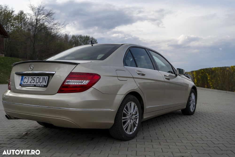 Mercedes-Benz C 250 CGI Automatik BlueEFFICIENCY Elegance - 3