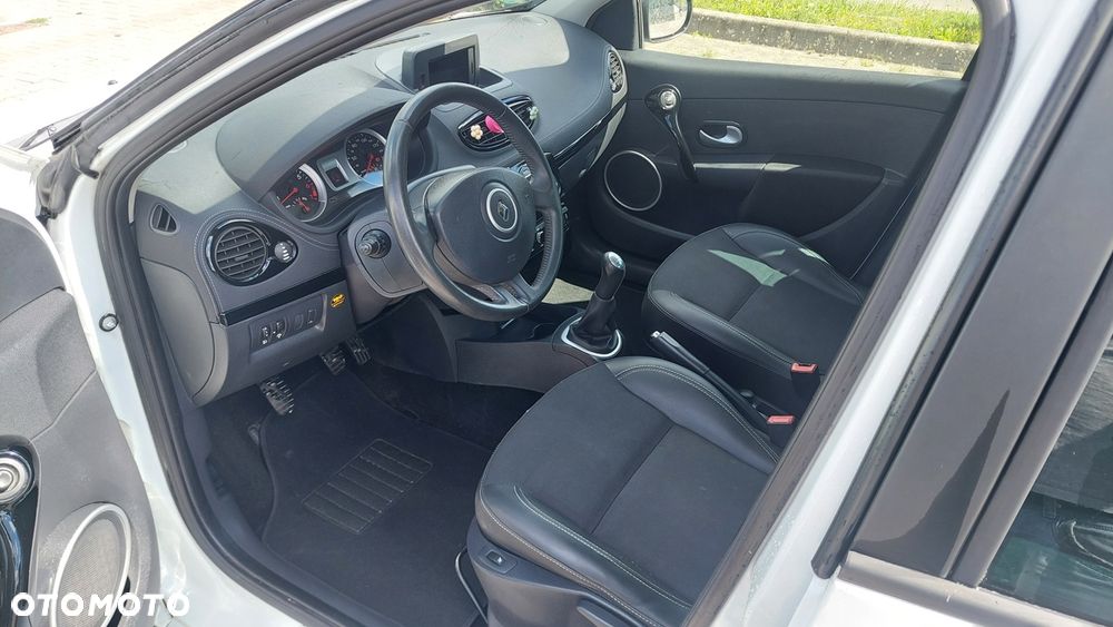 Renault Clio 1.2 16V 75 Night and Day - 8