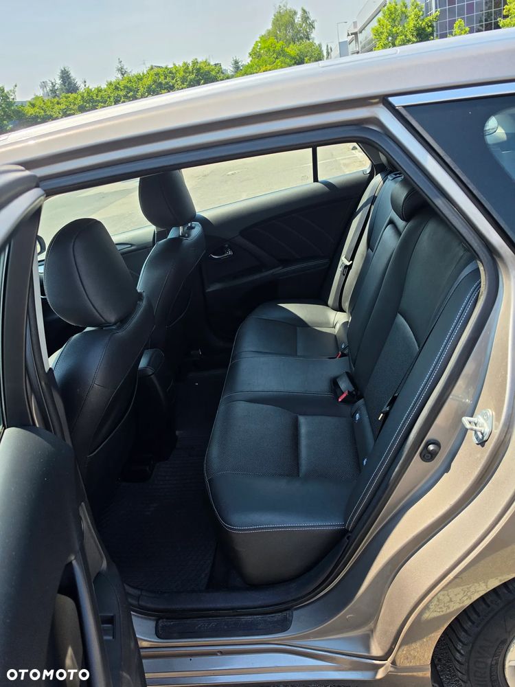 Toyota Avensis 2.0 D-4D Premium - 9
