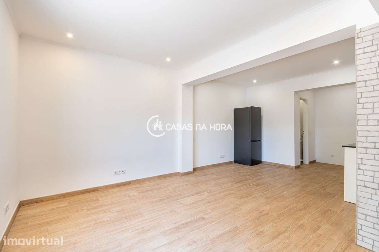 Apartamento T1+1 no Estoril, perto da Praia da Poça - Grande imagem: 2/16
