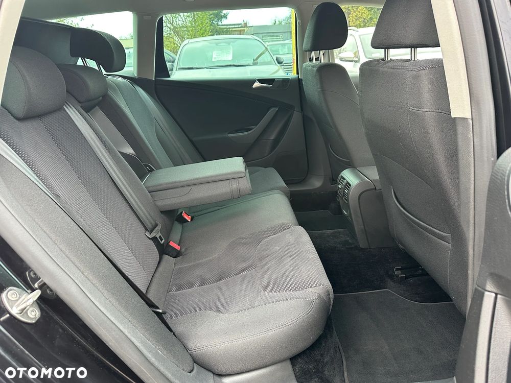 Volkswagen Passat 2.0 TDI DPF Comfortline - 24