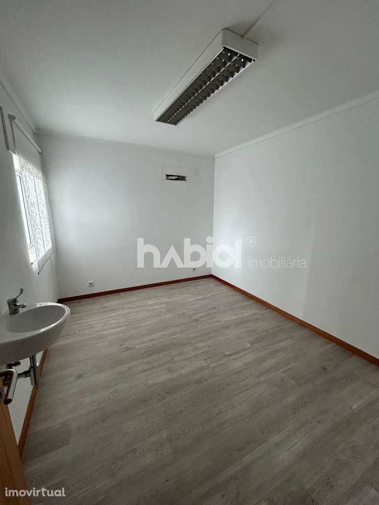 Espaço para serviços no 1º andar, centro Barcelos - Grande imagem: 4/7