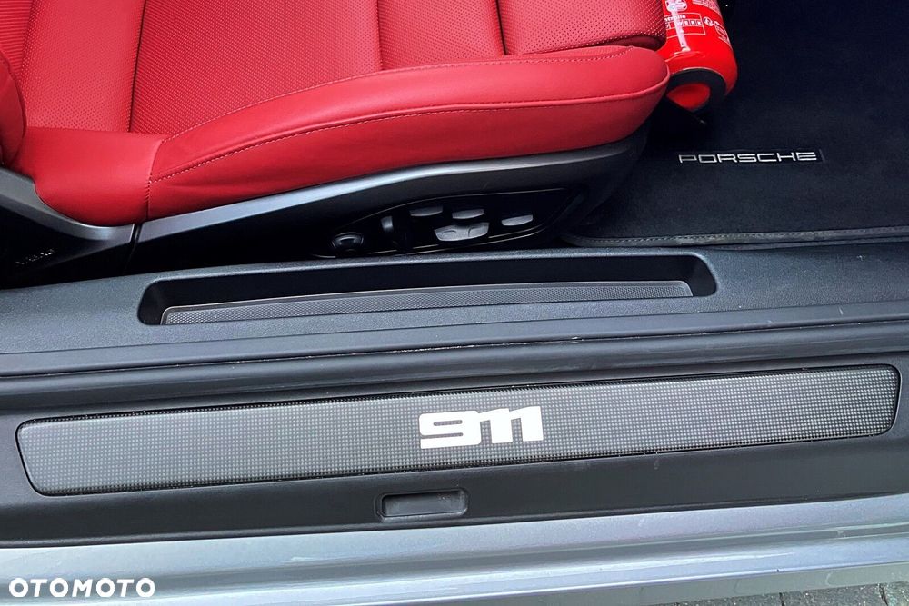 Porsche 911 Carrera - 36